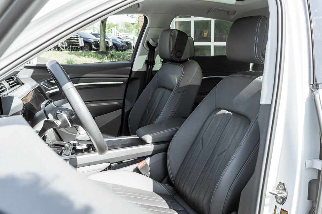Used 2021 Audi e-tron Premium Plus w/ Premium Plus Package AWD/4WD image 7