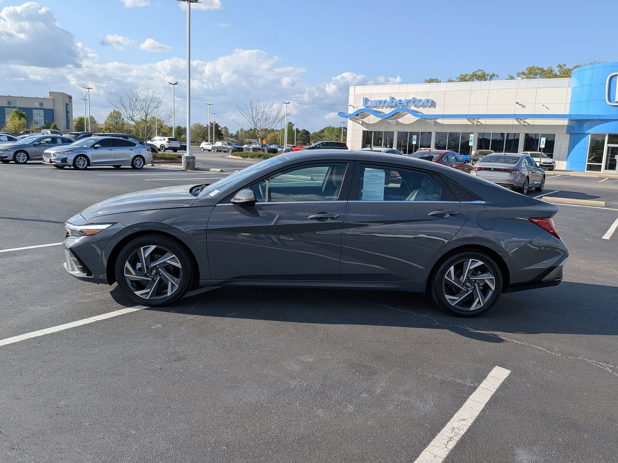 Used 2025 Hyundai Elantra Limited image 6