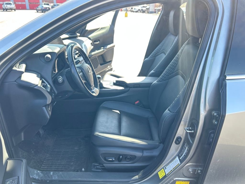 Used 2022 Lexus UX 250h 250h Base w/ Premium Package image 18