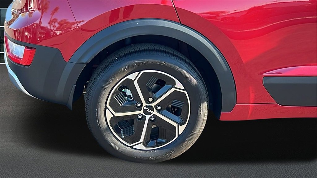 New 2025 Kia Niro EX image 4