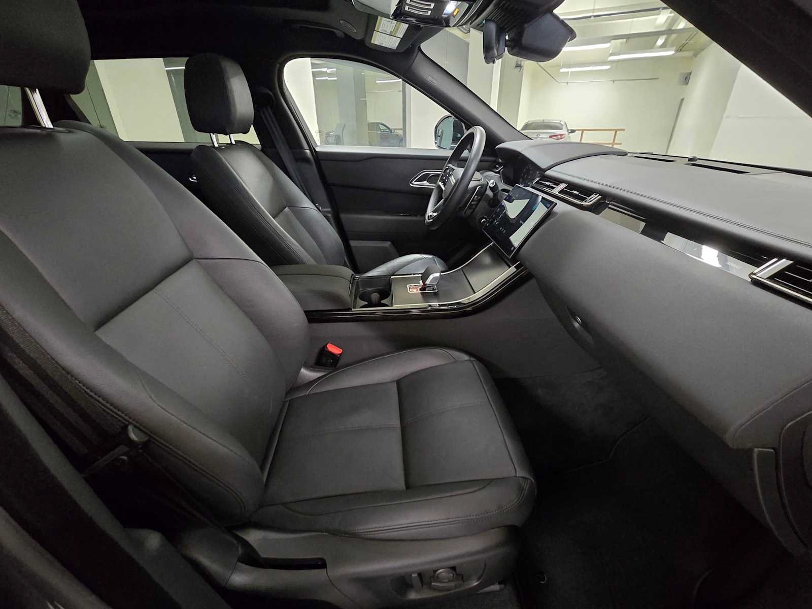 Used 2026 Land Rover Range Rover Velar Dynamic SE AWD/4WD image 11