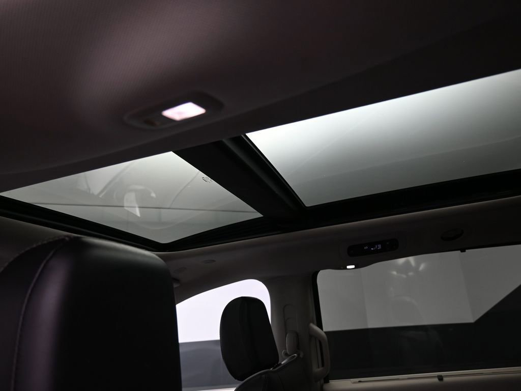 Used 2023 Chrysler Pacifica Limited FWD image 19