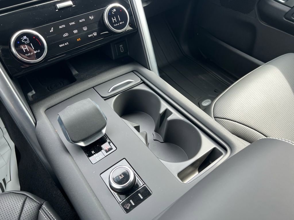 New 2026 Land Rover Discovery Limited Edition image 19