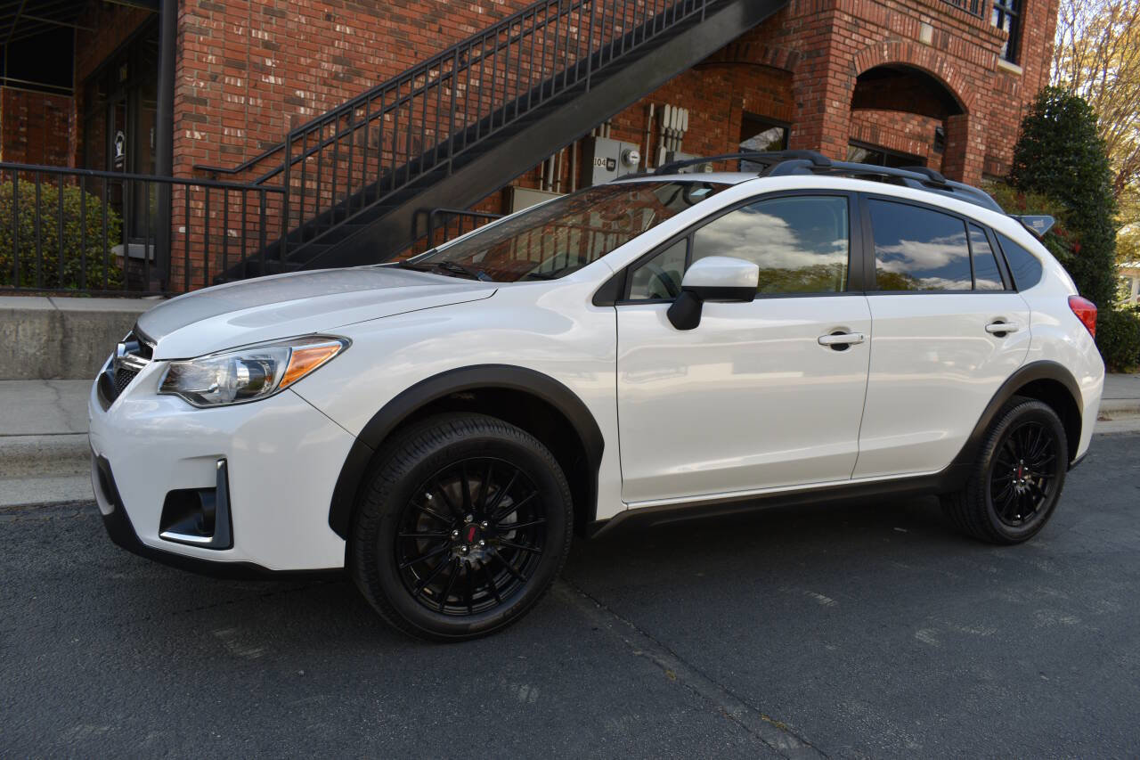 Used 2017 Subaru Crosstrek 2.0i Premium w/ 17" Wheel Sport Package image 2