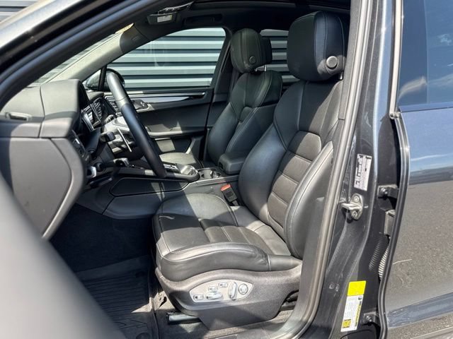Certified 2026 Porsche Macan AWD/4WD image 5