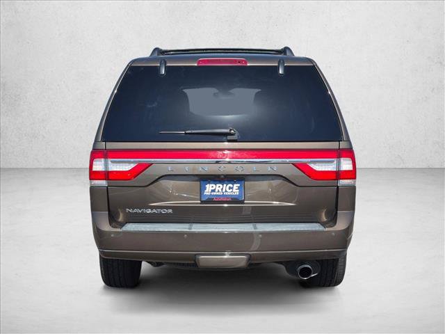 Used 2017 Lincoln Navigator Select RWD image 7