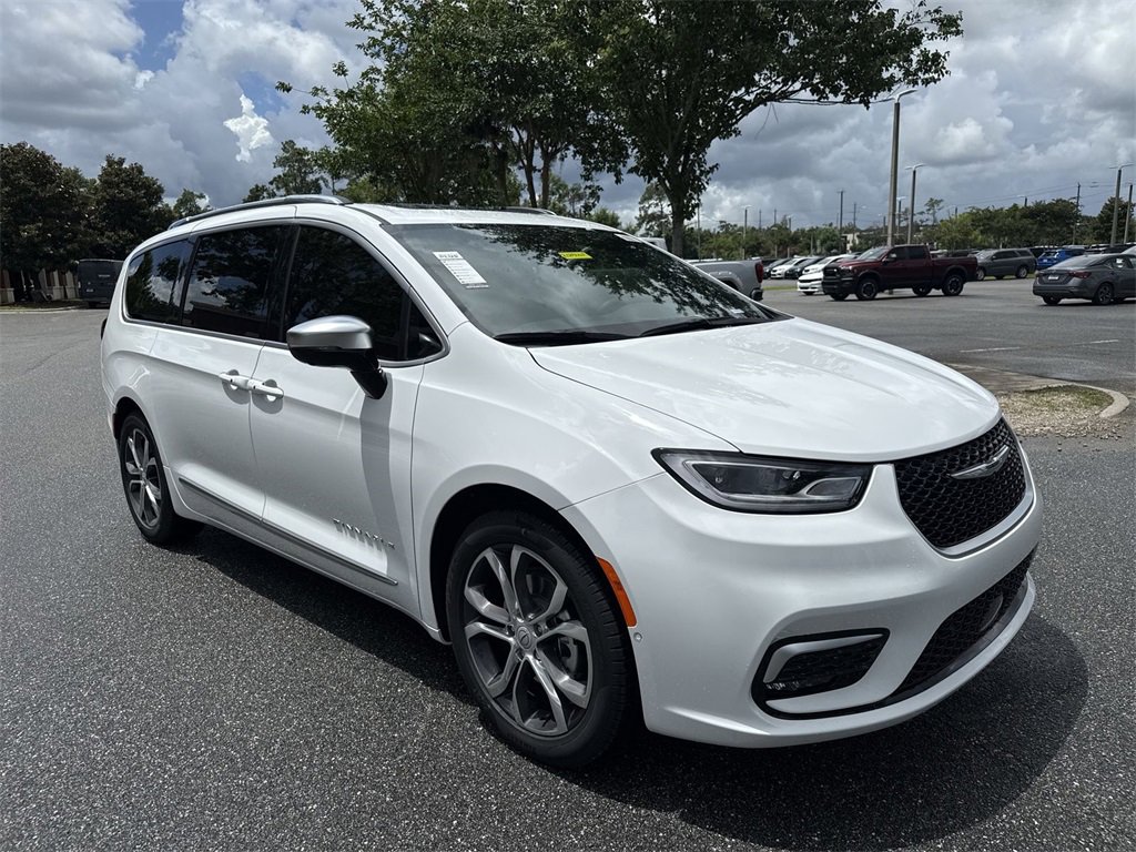 New 2025 Chrysler Pacifica Pinnacle image 1