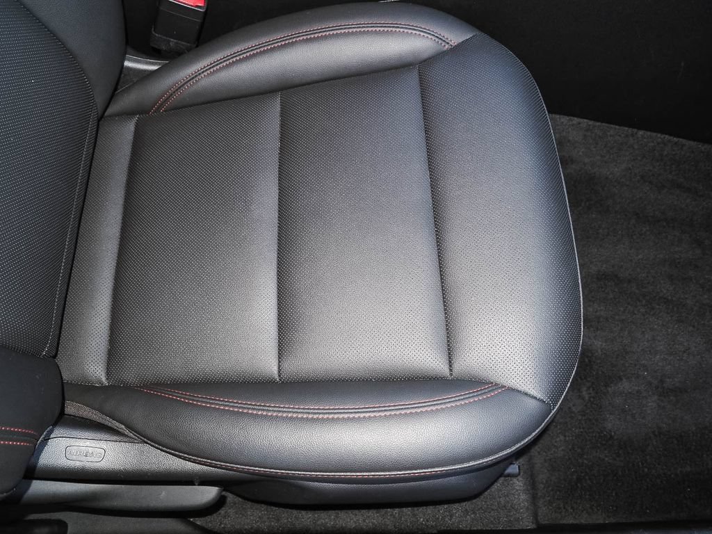 Certified 2024 Chevrolet Trax RS FWD image 29