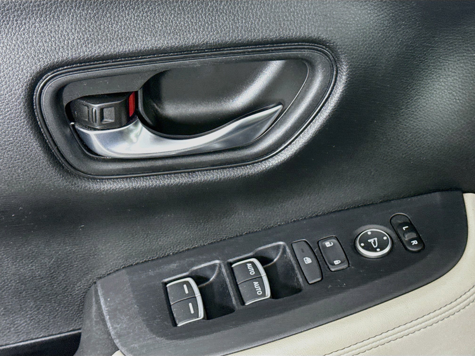 Used 2024 Honda HR-V EX-L image 10