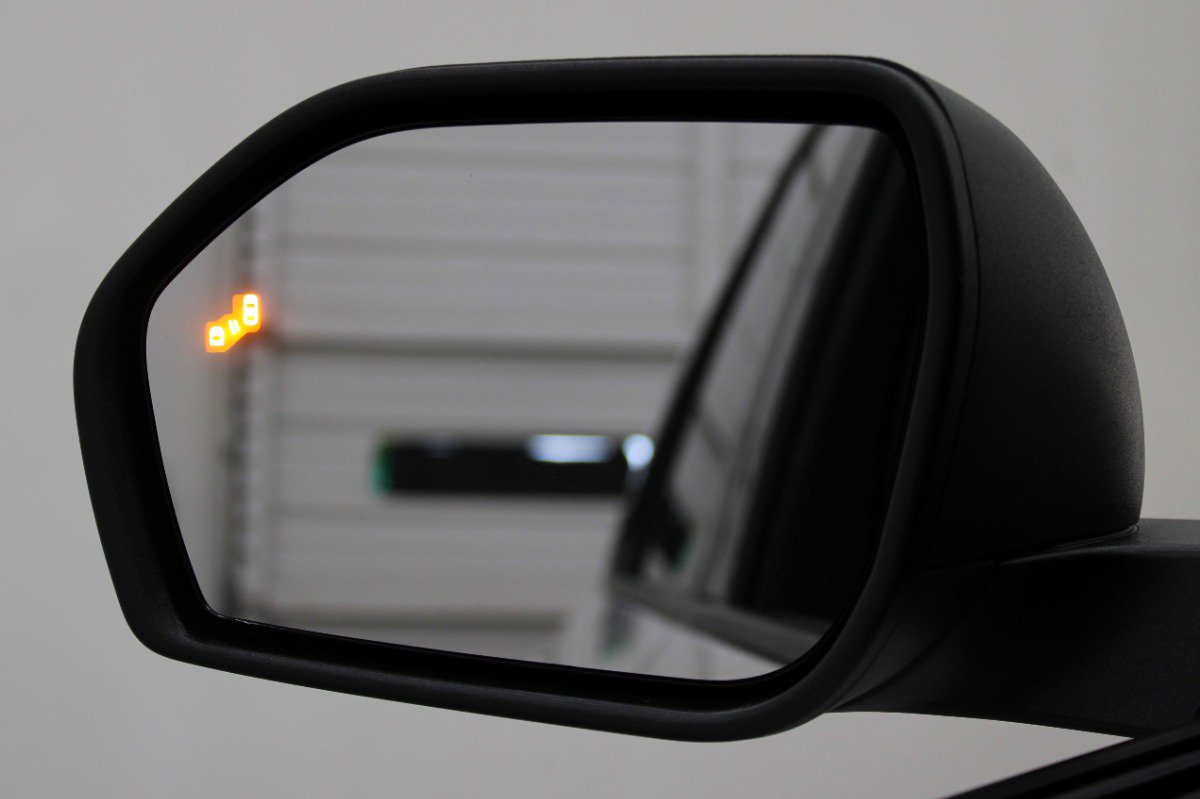 Used 2021 Ford Explorer XLT w/ Equipment Group 202A AWD/4WD image 16