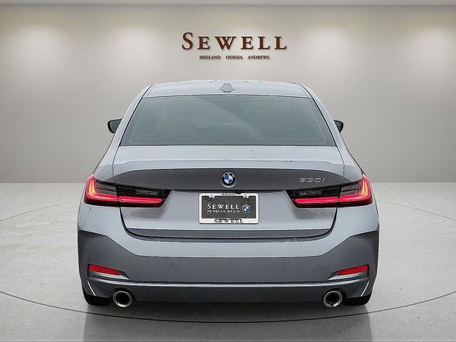 Used 2024 BMW 330i Sedan w/ Convenience Package RWD image 4