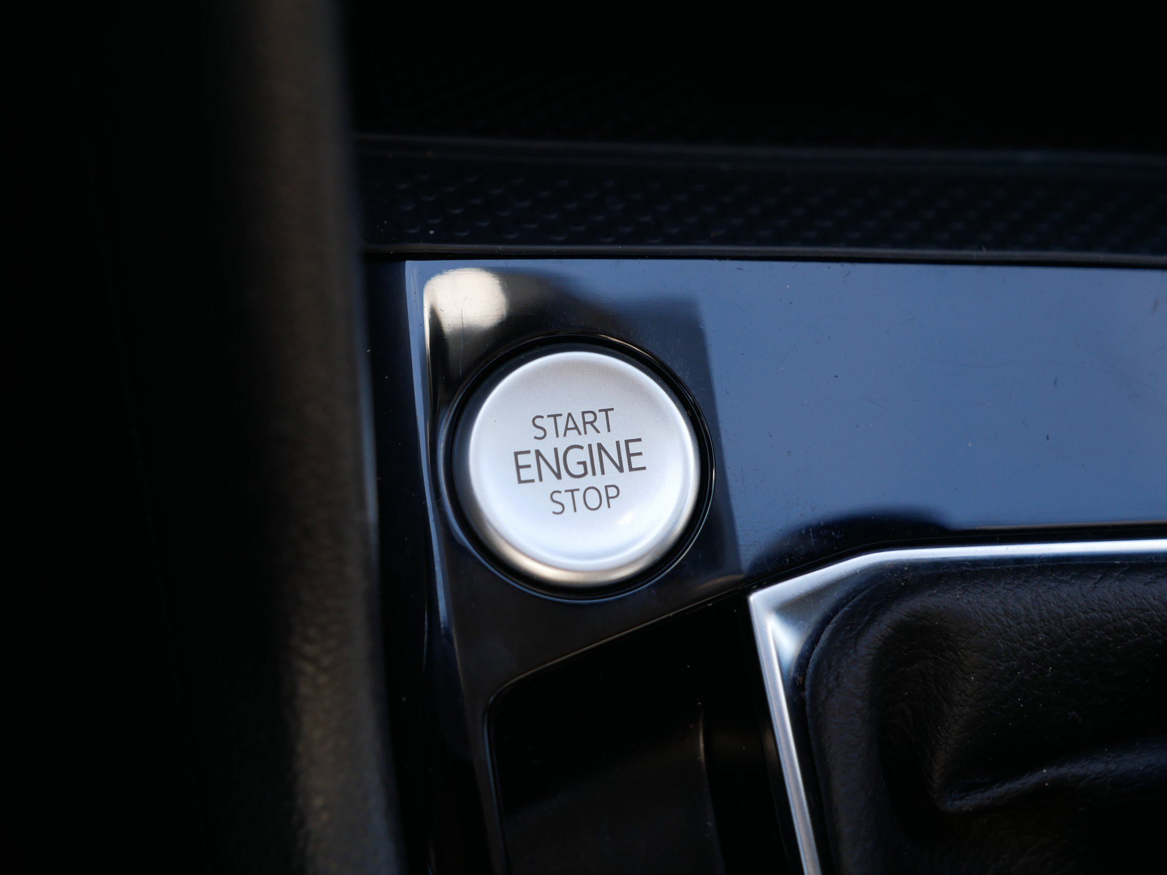 Used 2024 Volkswagen Taos SE image 29