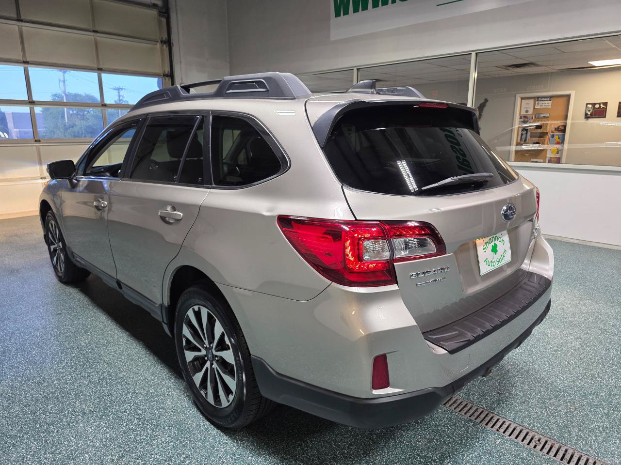 Used 2017 Subaru Outback 3.6R Limited AWD/4WD image 9
