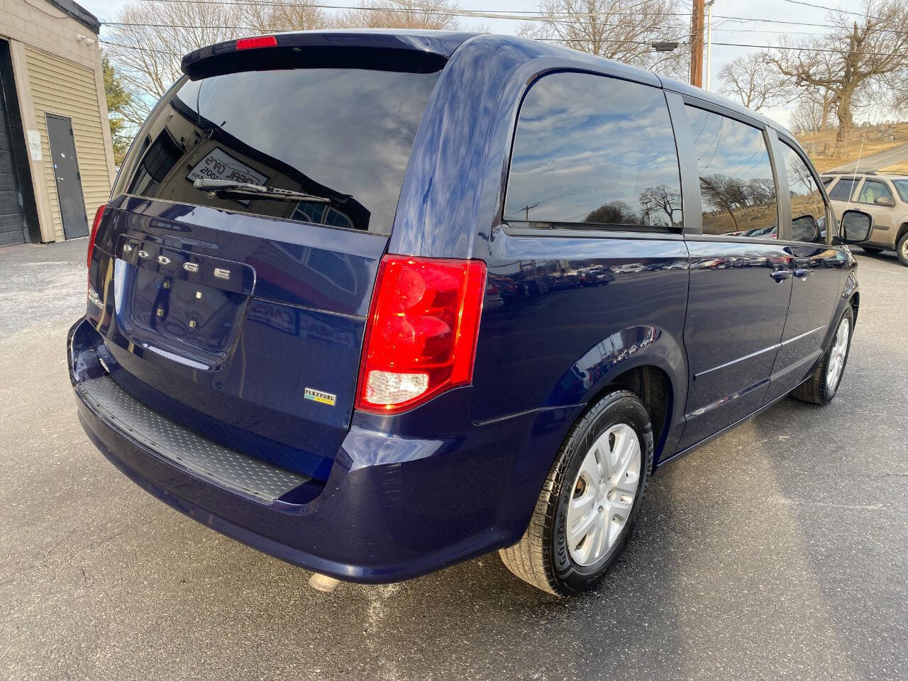 Used 2015 Dodge Grand Caravan SE w/ Quick Order Package 29E SE FWD image 3