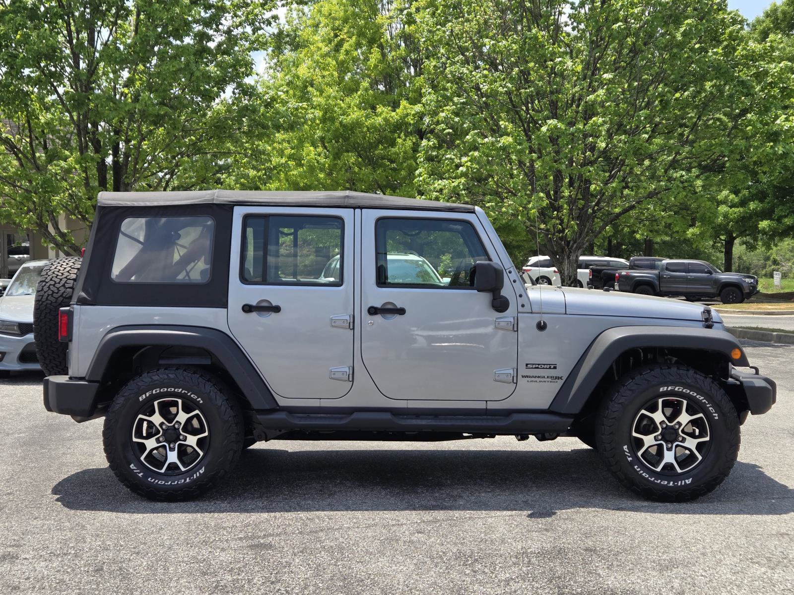 Used 2018 Jeep Wrangler Unlimited Sport w/ Connectivity Group AWD/4WD image 6