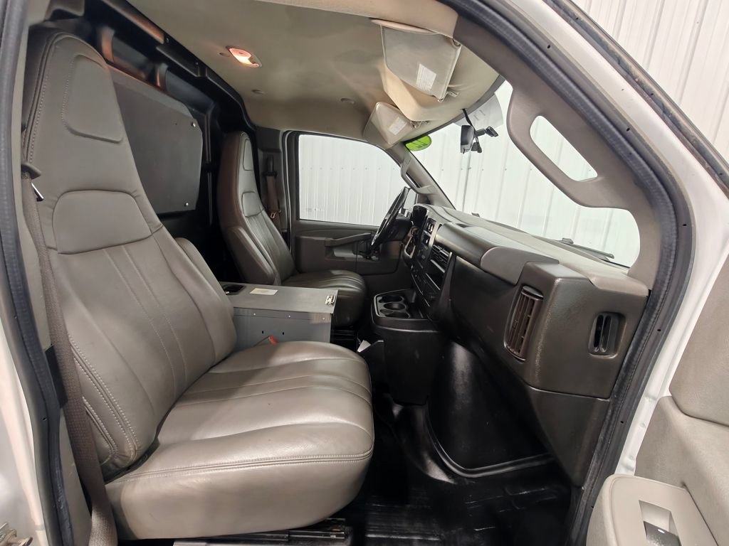 Used 2022 Chevrolet Express 2500 w/ Driver Convenience Package RWD image 27
