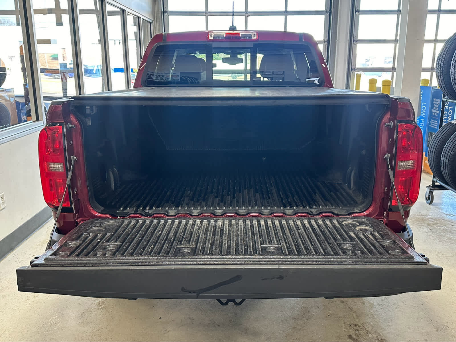 Used 2018 Chevrolet Colorado Z71 AWD/4WD image 9