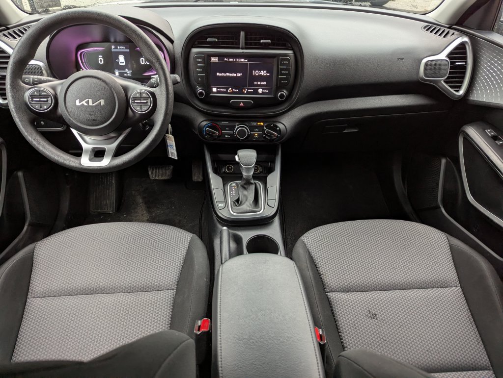 Used 2024 Kia Soul LX w/ LX Technology Package FWD image 8