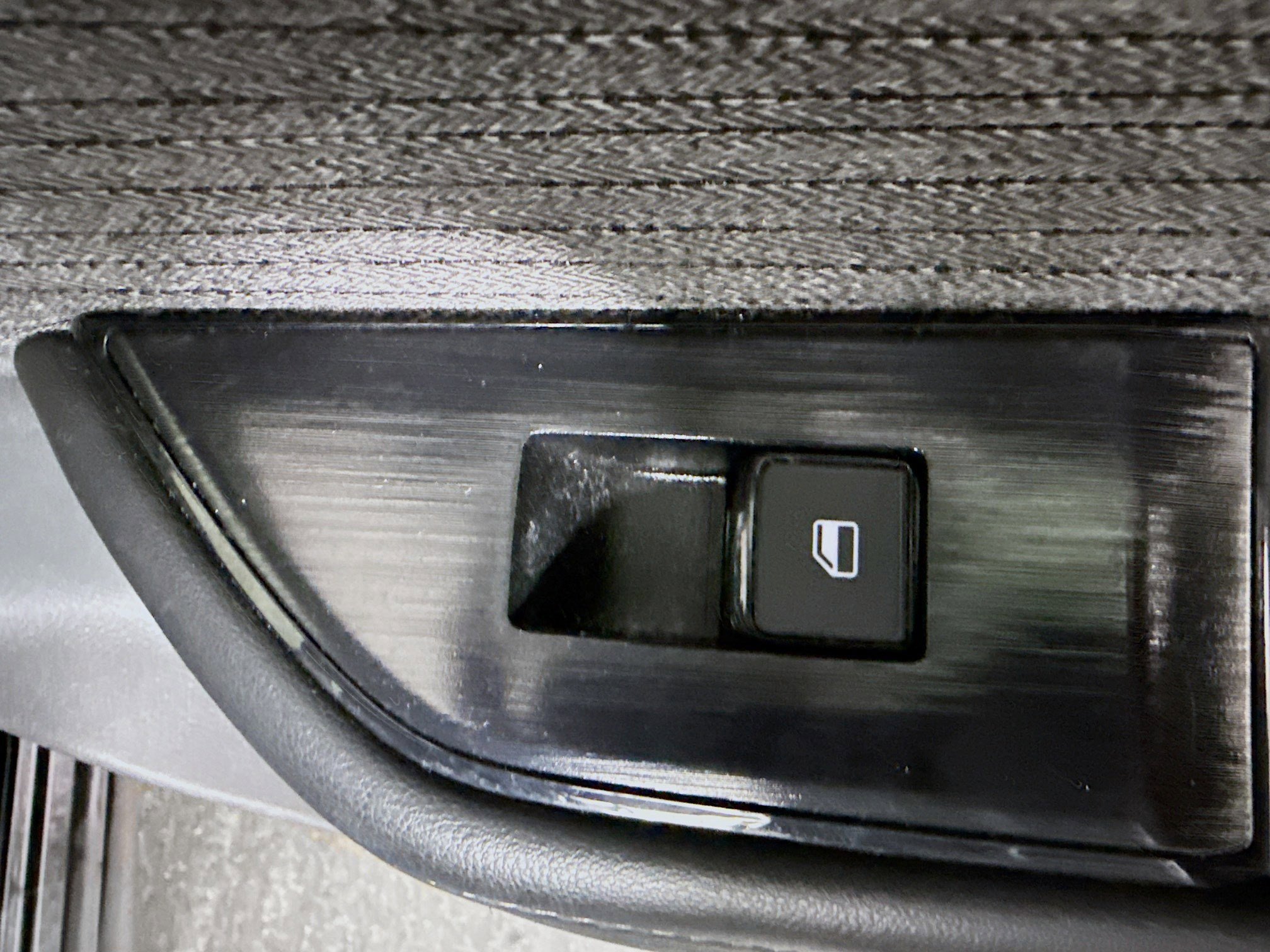 Used 2023 Nissan Rogue SV image 31