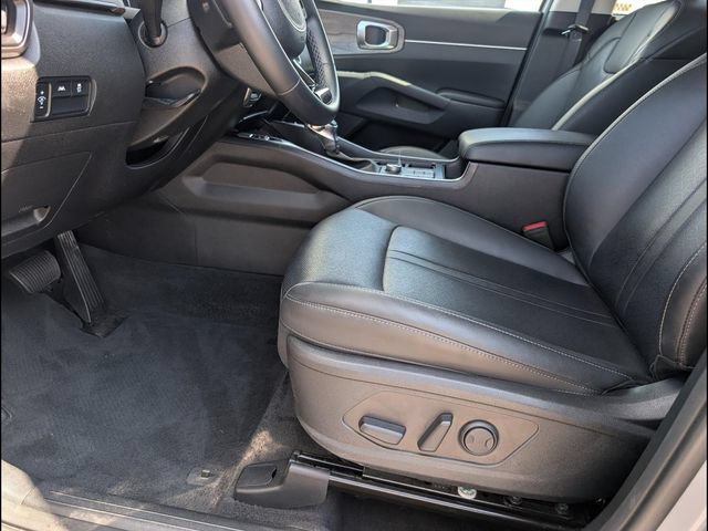 Certified 2022 Kia Sorento S w/ Panoramic Sunroof Package AWD/4WD image 9