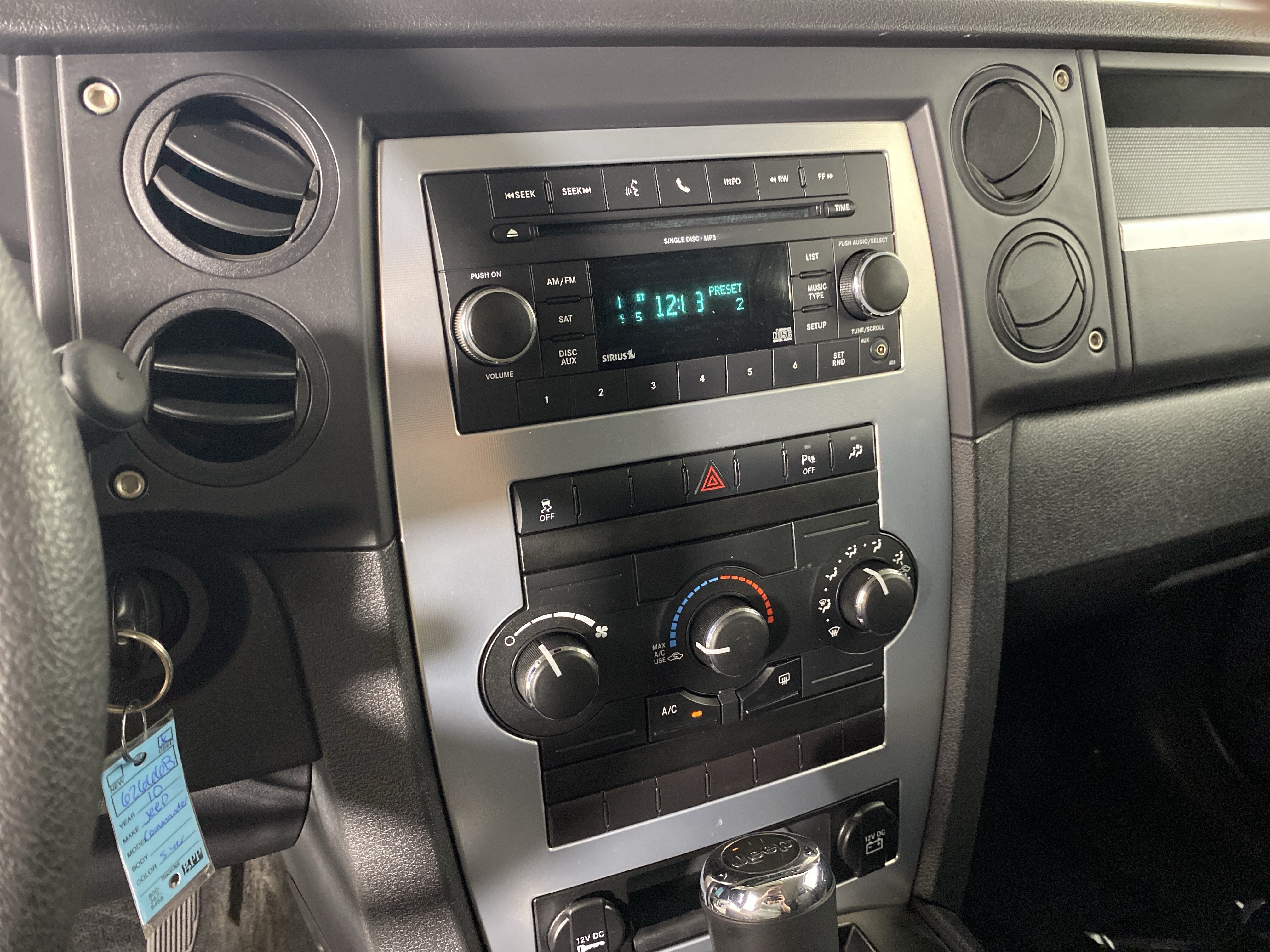Used 2010 Jeep Commander Sport AWD/4WD image 21