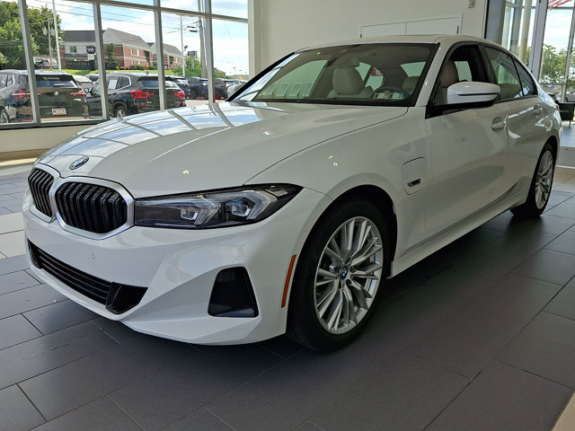 Certified 2023 BMW 330e xDrive w/ Premium Package AWD/4WD image 3