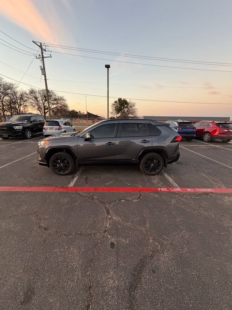 Used 2022 Toyota RAV4 SE image 8