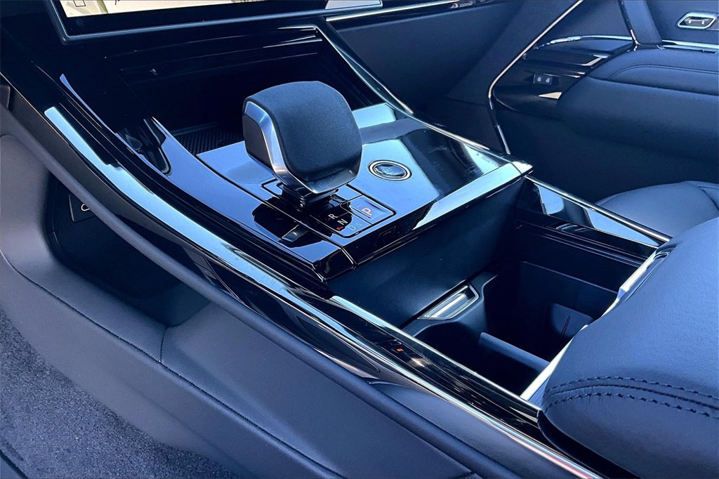 New 2025 Land Rover Range Rover Sport SE image 8