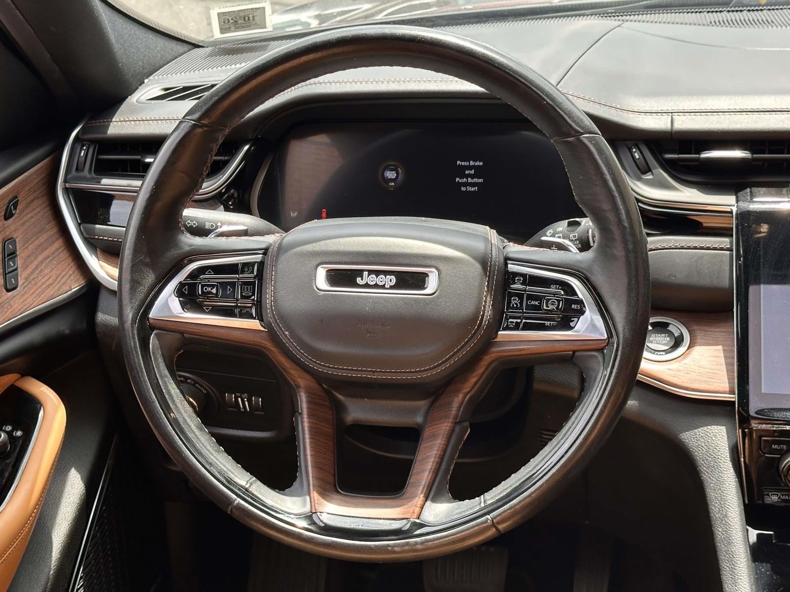 Used 2022 Jeep Grand Cherokee Summit w/ Luxury Tech Group V AWD/4WD image 18
