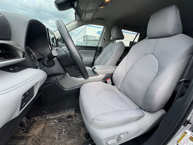 Used 2023 Toyota Highlander LE image 14