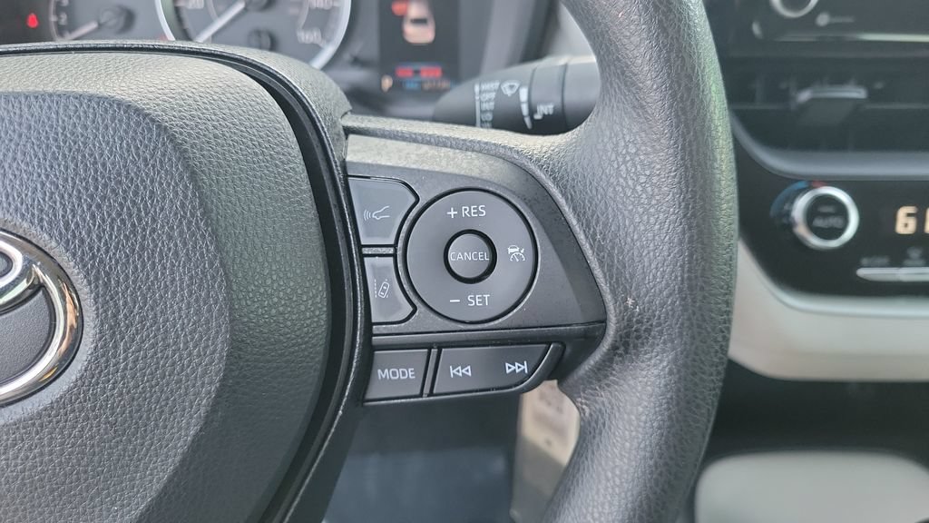Used 2022 Toyota Corolla LE FWD image 22