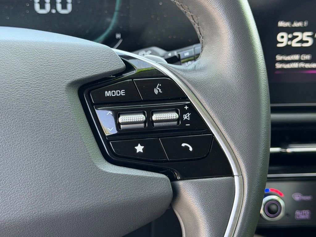 Used 2023 Kia Niro EX Touring FWD image 29