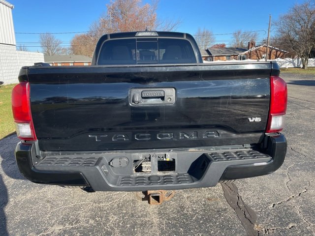 Used 2017 Toyota Tacoma TRD Sport image 12