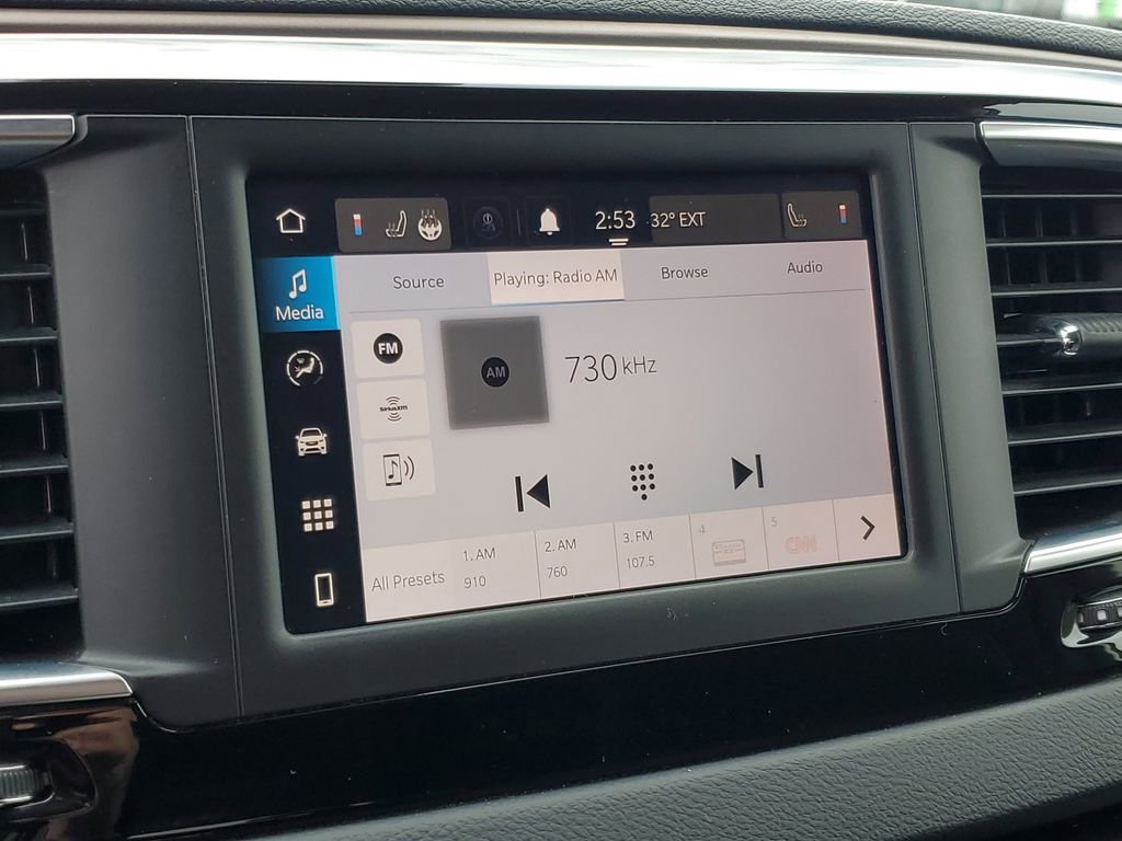 Used 2023 Chrysler Voyager LX image 19