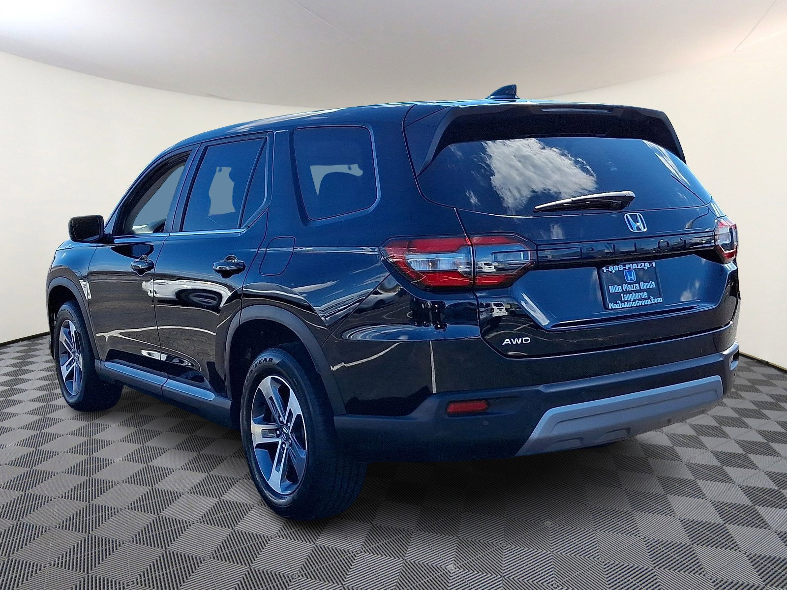 Used 2025 Honda Pilot EX-L image 5