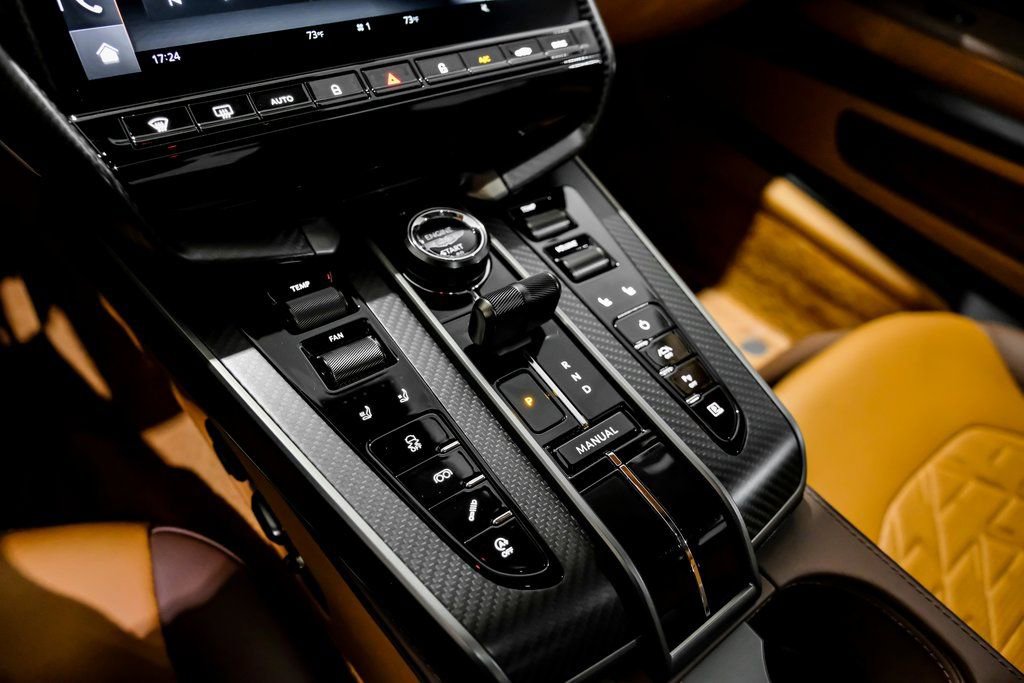 Used 2025 Aston Martin Vanquish RWD image 17