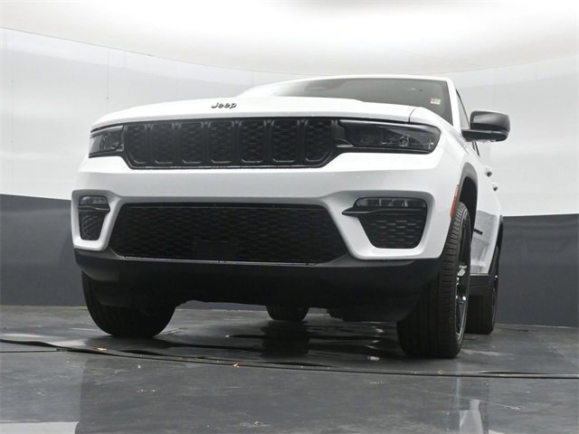 New 2025 Jeep Grand Cherokee Limited w/ Black Appearance Package image 39
