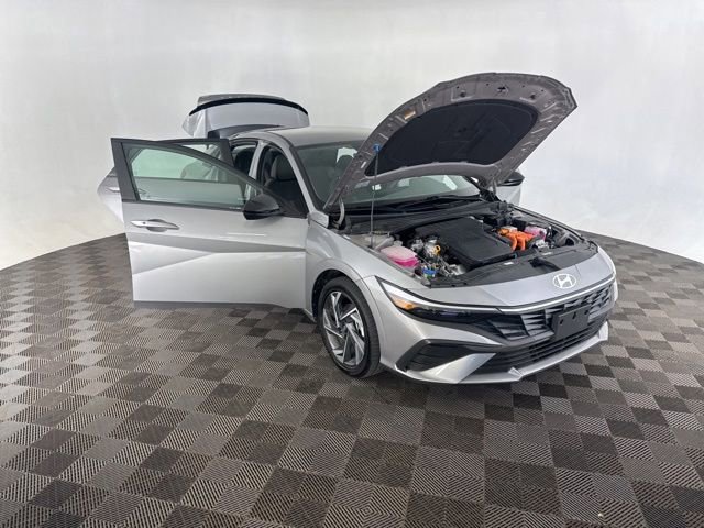 Used 2025 Hyundai Elantra SEL FWD image 15