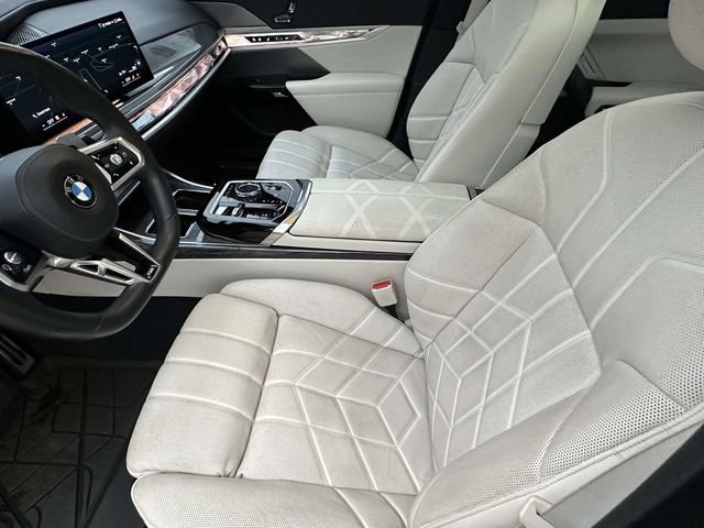 Certified 2023 BMW 760i xDrive AWD/4WD image 26