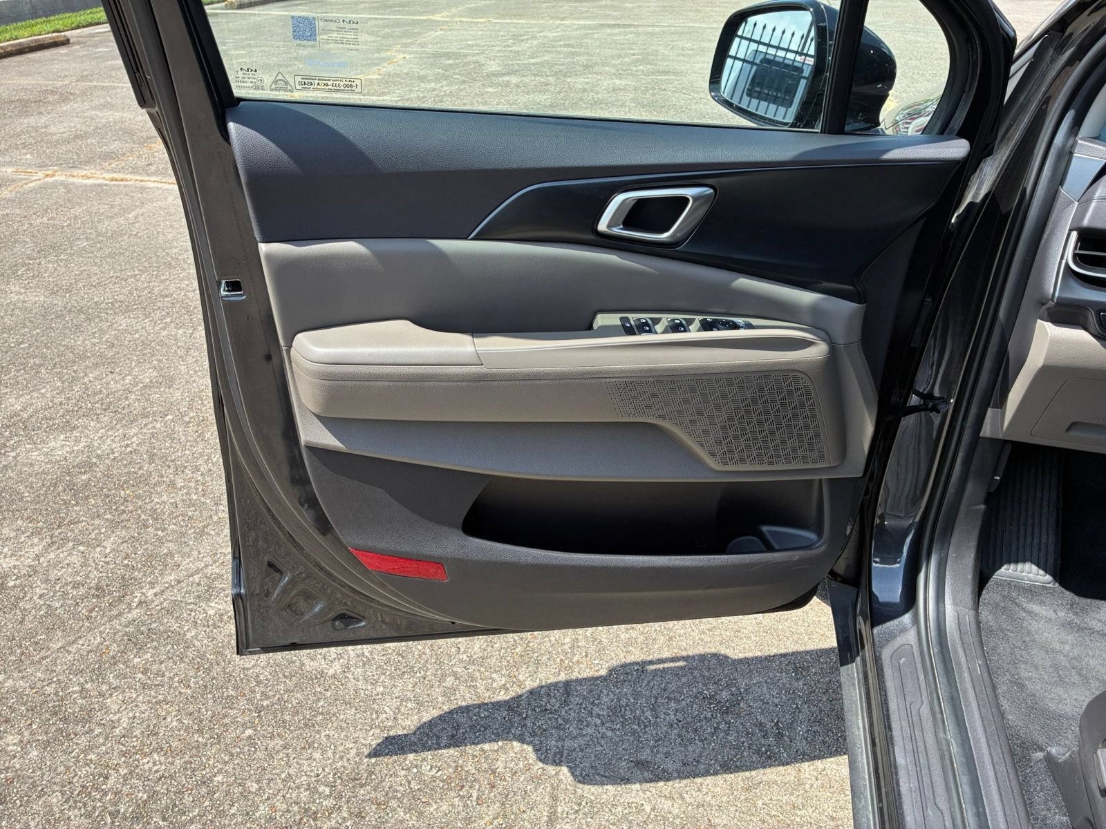 Used 2026 Kia Carnival FWD image 15