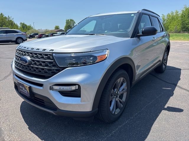 Used 2022 Ford Explorer XLT w/ Equipment Group 202A AWD/4WD image 3