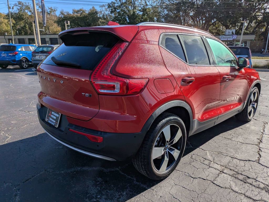Used 2019 Volvo XC40 T5 Momentum image 4