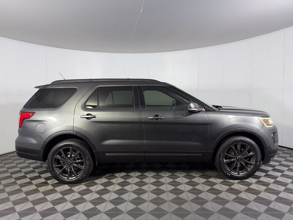 Used 2018 Ford Explorer XLT w/ Equipment Group 202A AWD/4WD image 4