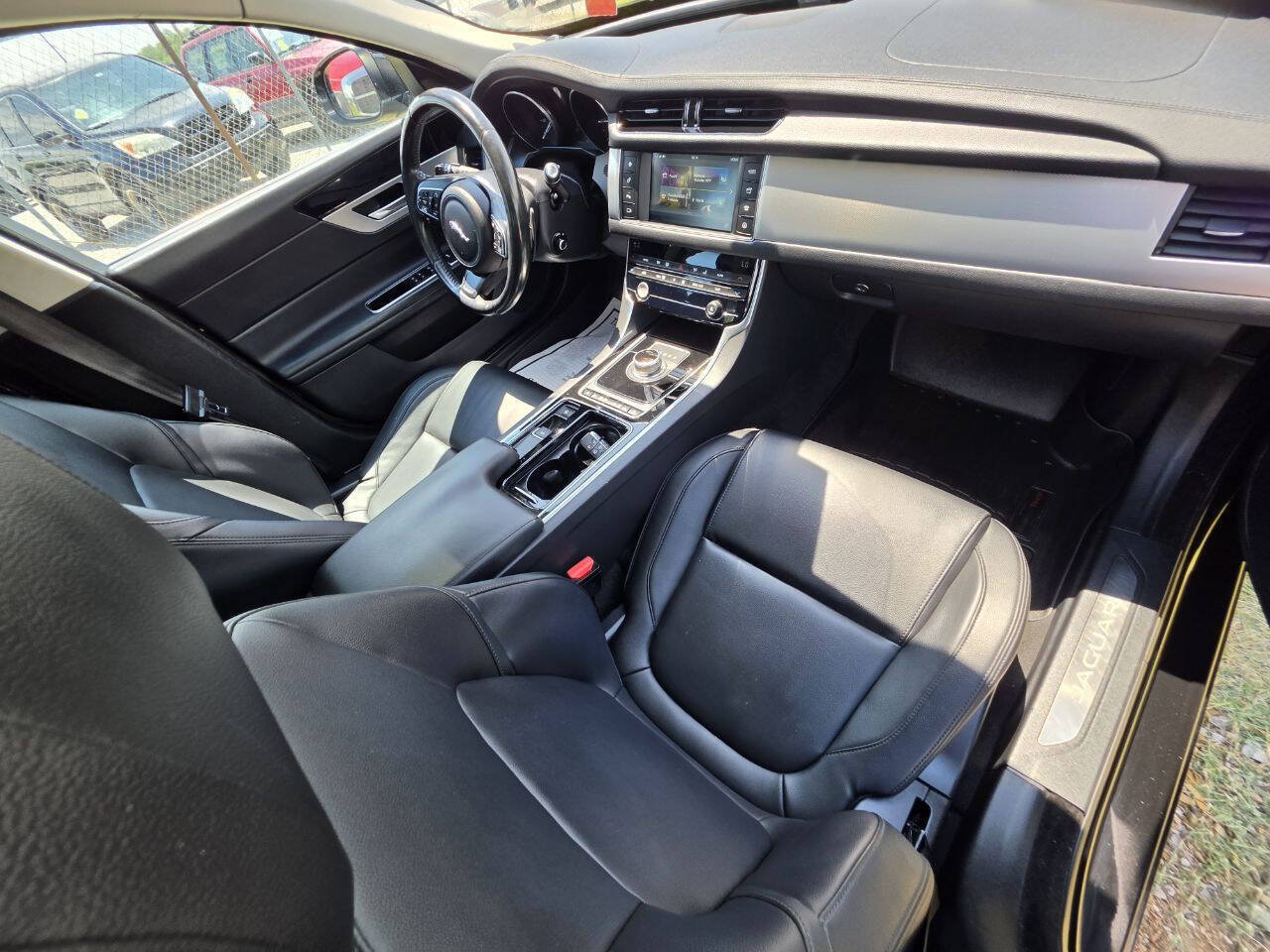 Used 2017 Jaguar XF Premium AWD/4WD image 5