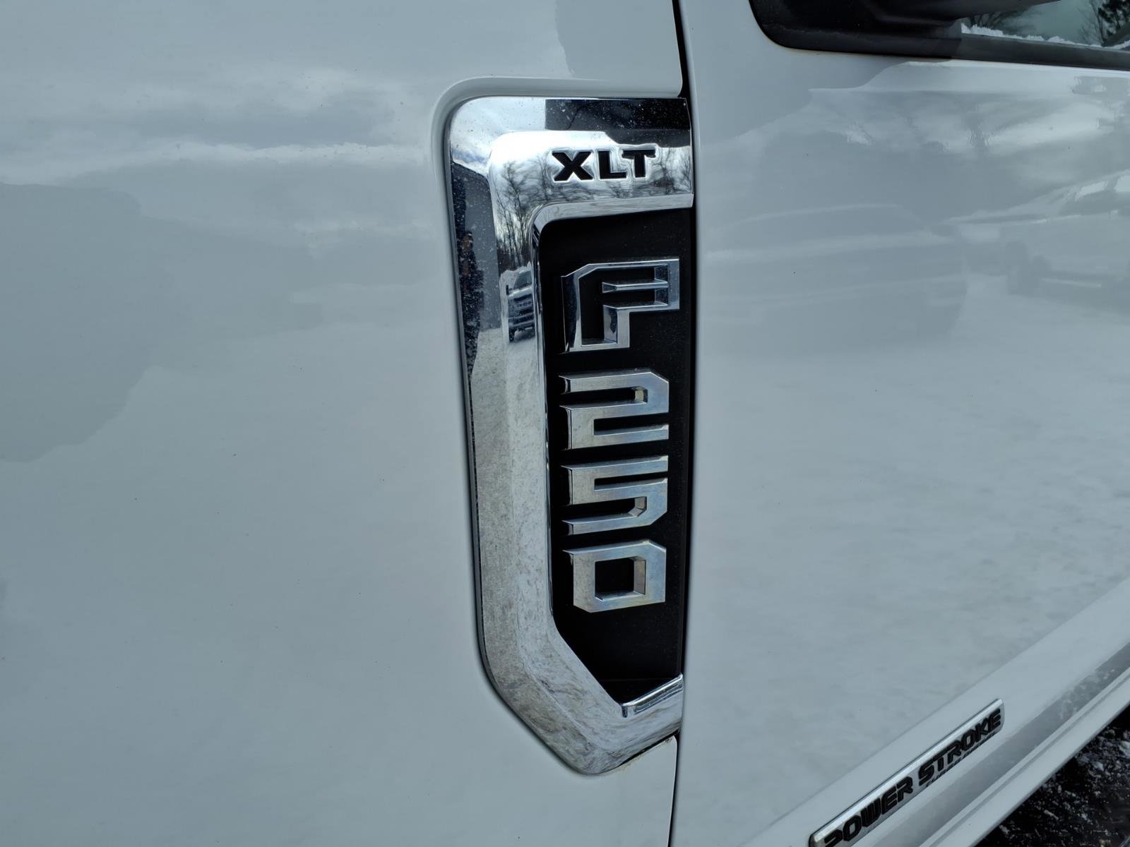 Used 2017 Ford F250 XLT image 2