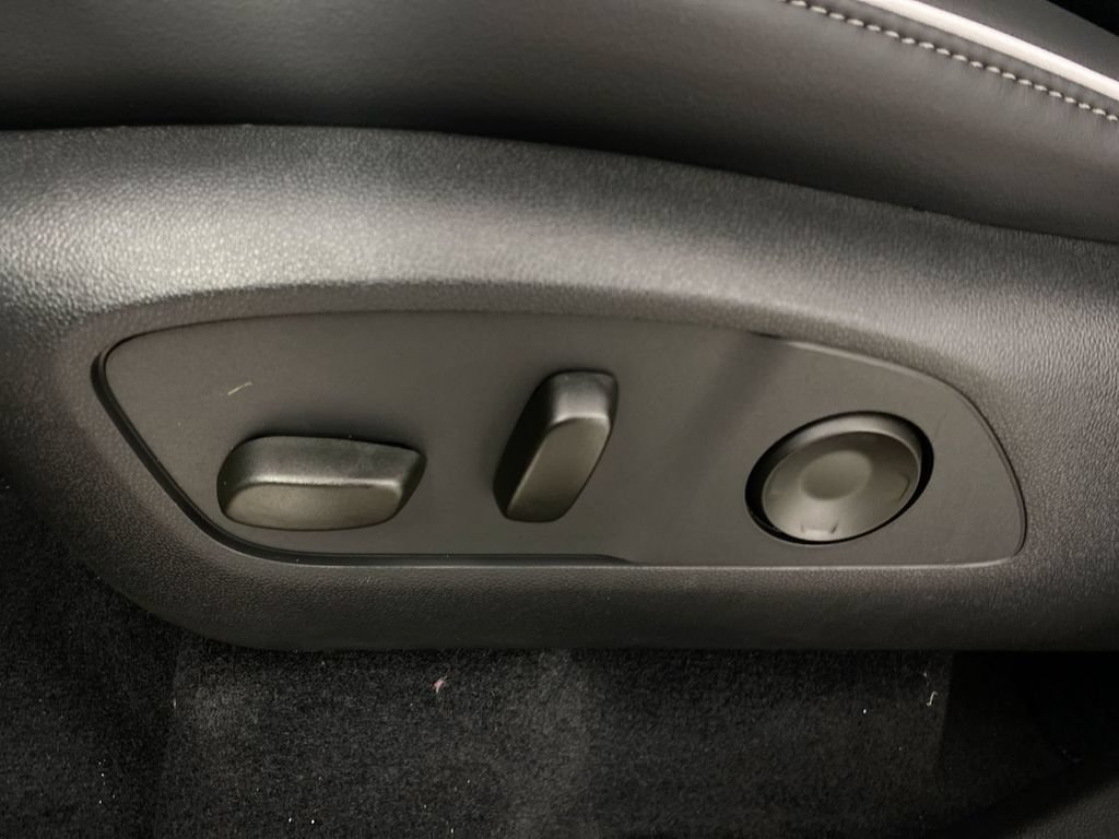Used 2026 Buick Enclave Sport Touring w/ Power Package FWD image 12