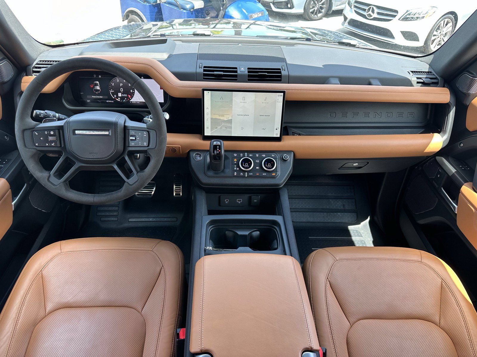 Used 2024 Land Rover Defender 110 V8 AWD/4WD image 12