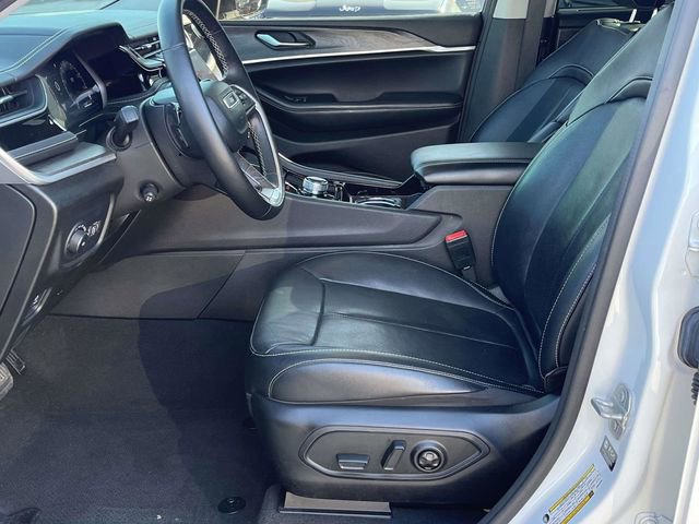 Used 2022 Jeep Grand Cherokee L Limited w/ Luxury Tech Group II image 13