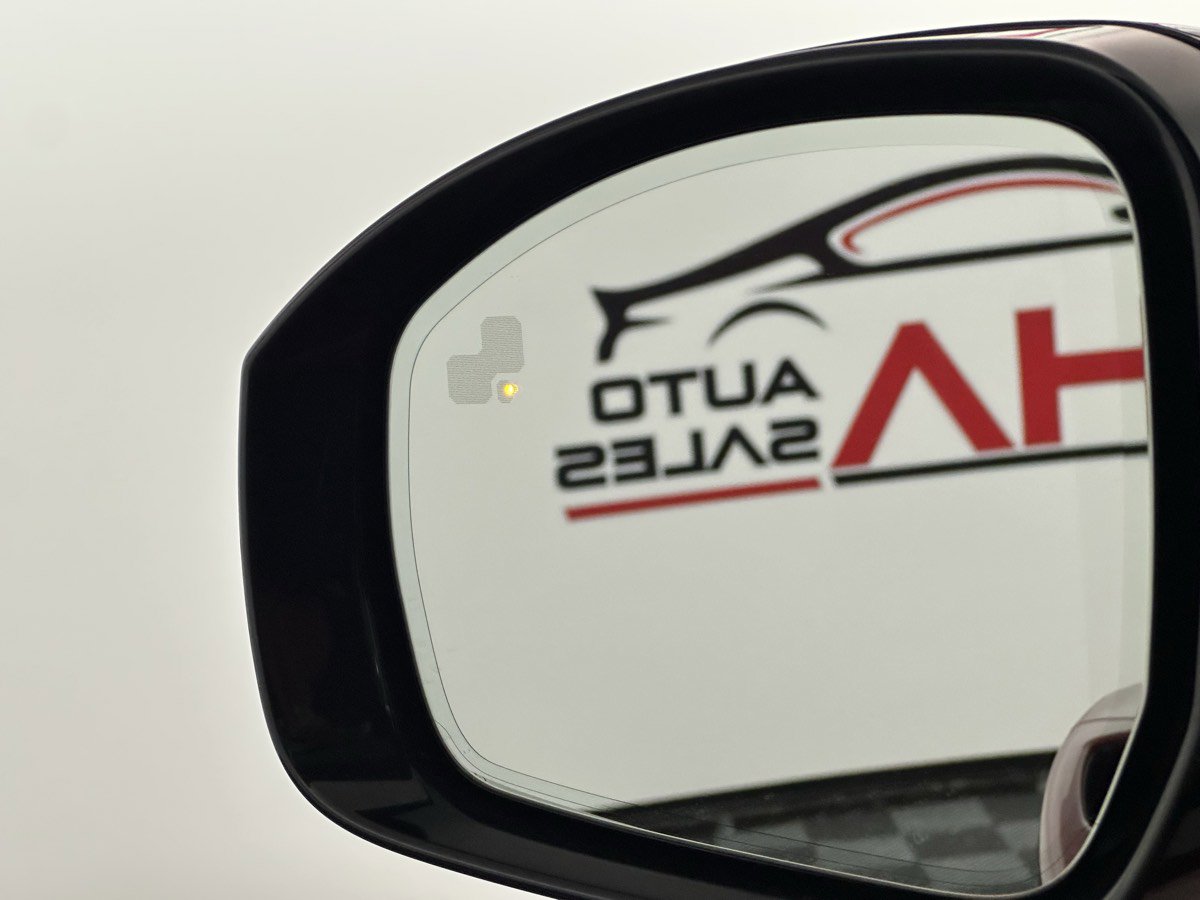 Used 2020 Land Rover Range Rover Sport SVR image 46