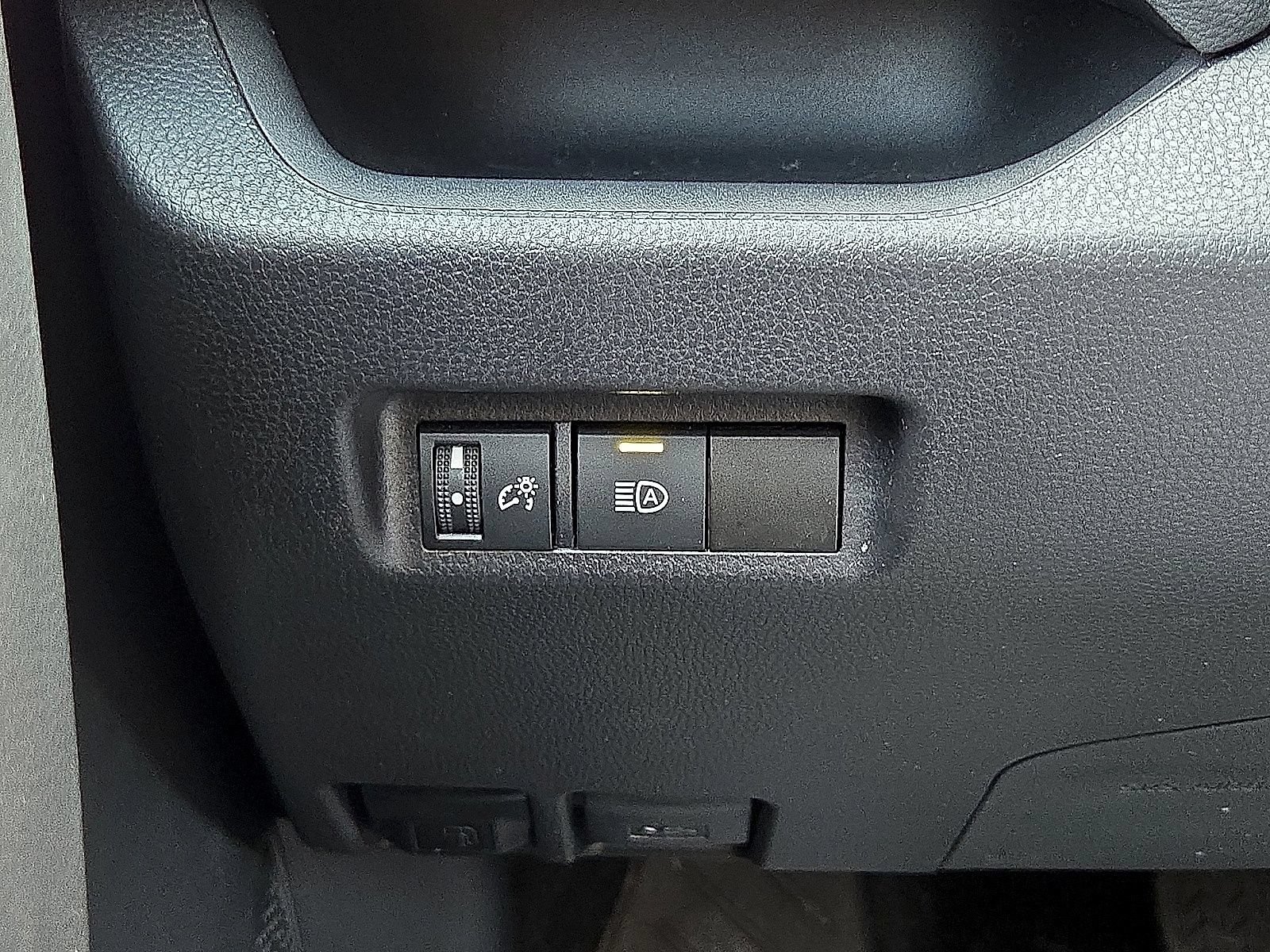 Used 2025 Toyota RAV4 LE AWD/4WD image 24